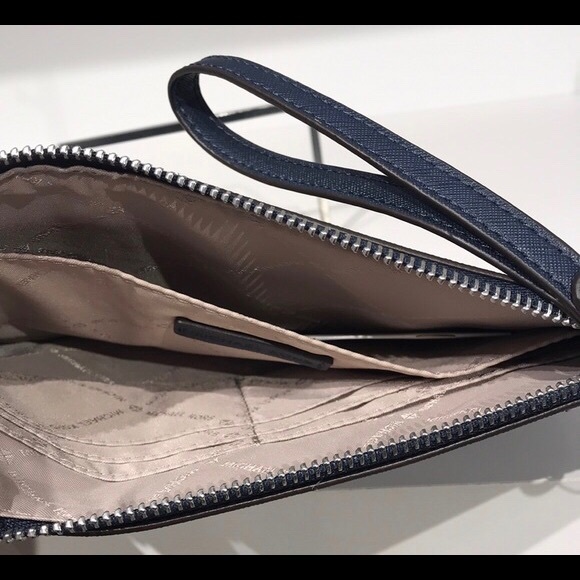 Michael Kors XL Zip Navy Clutch Wristlet NEW NWT - Picture 5 of 5